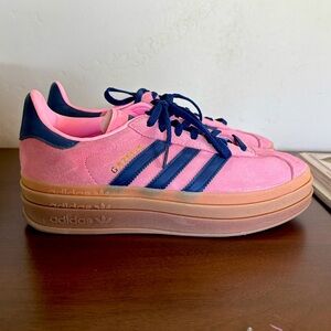 Adidas Gazelle Bold Platform sneaker in hot pink and navy!